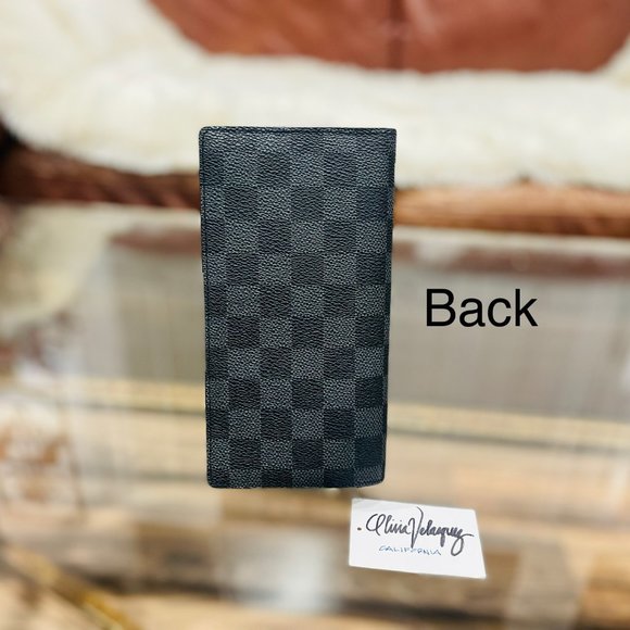 Louis Vuitton - Picture 5 of 12